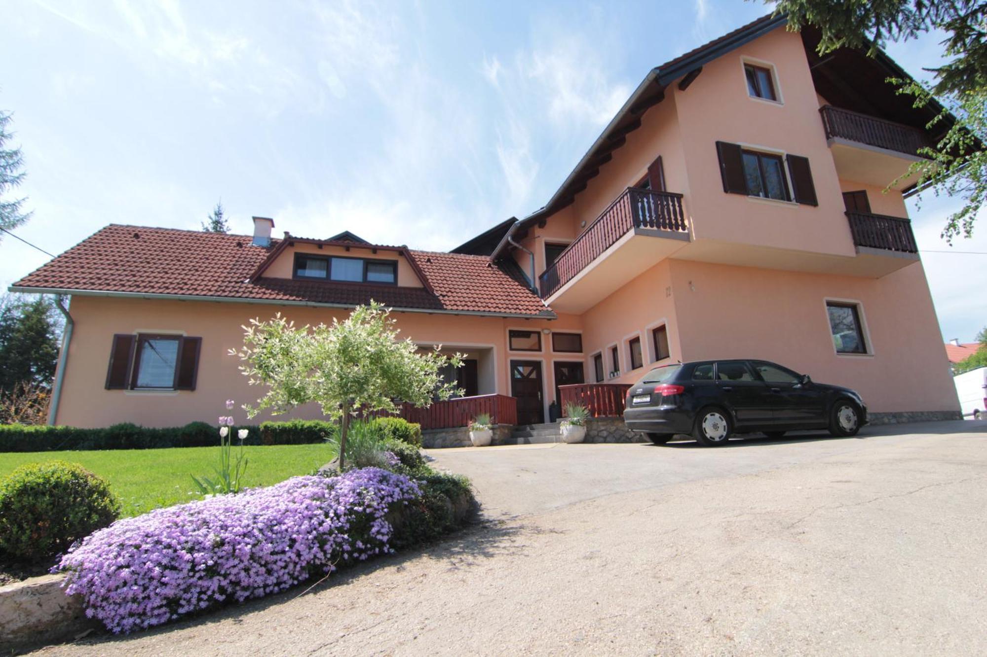 Apartments And Rooms Stefanac Slunj Zewnętrze zdjęcie