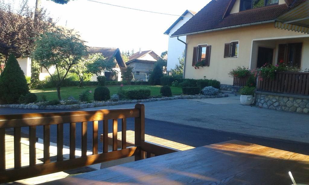 Apartments And Rooms Stefanac Slunj Zewnętrze zdjęcie