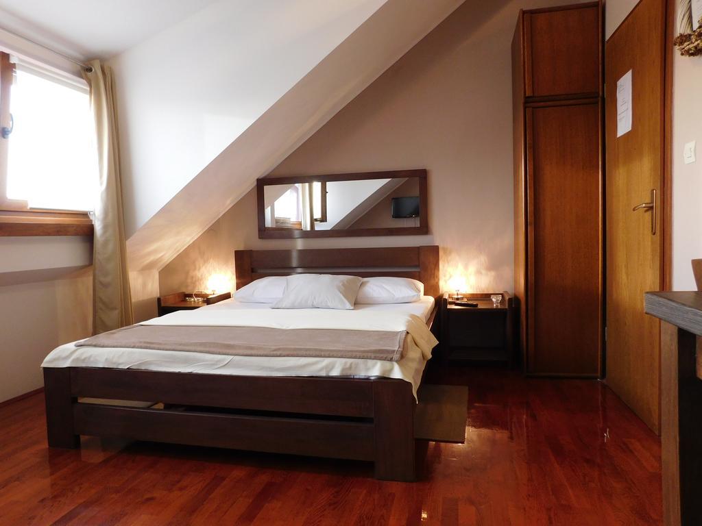 Apartments And Rooms Stefanac Slunj Zewnętrze zdjęcie